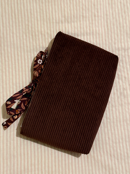 Housse de livre prune format broché