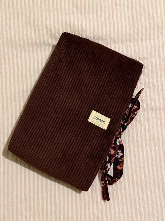 Housse de livre prune format broché